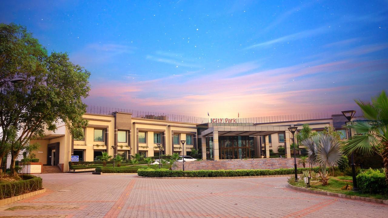 City Park Resort Bahādurgarh Екстериор снимка